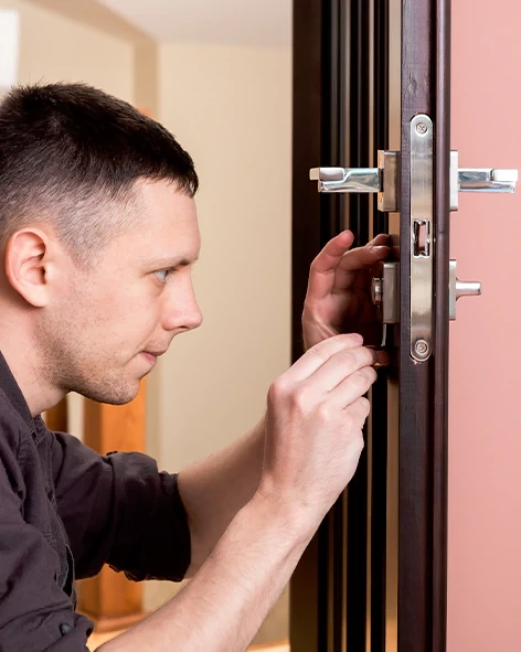 : Professional Locksmith For Commercial And Residential Locksmith Services in Moline, IL